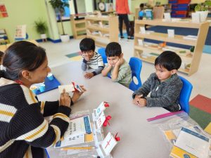 Finding a best-in-class Hercules, California, preschool program can start with a great teacher and some fun children.